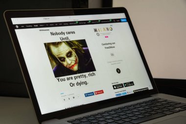 Milan, İtalya - 10 Ağustos 2017: 9gag Web sitesi ana. Bu bir 