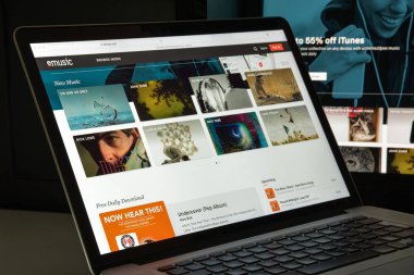 Milan, İtalya - 10 Ağustos 2017: Emusic Web sitesi ana. Bu bir