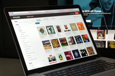 Milan, İtalya - 10 Ağustos 2017: Emusic Web sitesi ana. Bu bir