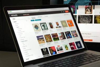 Milan, İtalya - 10 Ağustos 2017: Emusic Web sitesi ana. Bu bir