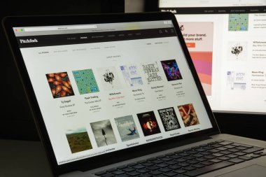 Milan, İtalya - 10 Ağustos 2017: Dirgen Web sitesi ana. Bunu ben