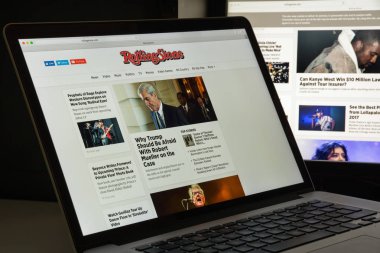 Milan, İtalya - 10 Ağustos 2017: Rollingstone Web sitesi ana. Ben