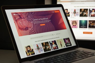 Milan, İtalya - 10 Ağustos 2017: Ses bulut homepage. Bu bir bir