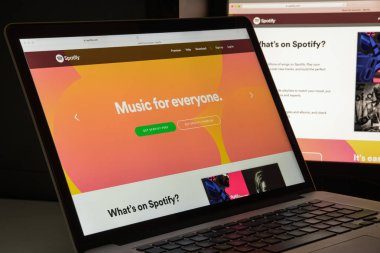 Milan, İtalya - 10 Ağustos 2017: Web sitesi ana Spotify. Bu 