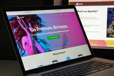 Milan, İtalya - 10 Ağustos 2017: Web sitesi ana Spotify. Bu 