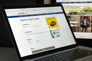 Milan, İtalya - 10 Ağustos 2017: Autotrader Web sitesi ana. Bu 
