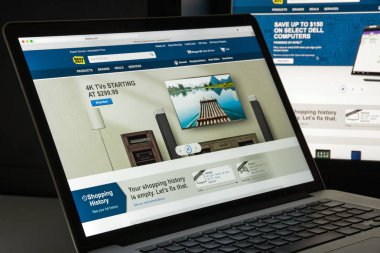 Milan, İtalya - 10 Ağustos 2017: Bestbuy Web sitesi ana. Bu 