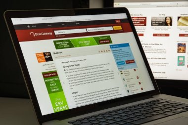Milan, İtalya - 10 Ağustos 2017: İncil gateway Web sitesi ana sayfa. 