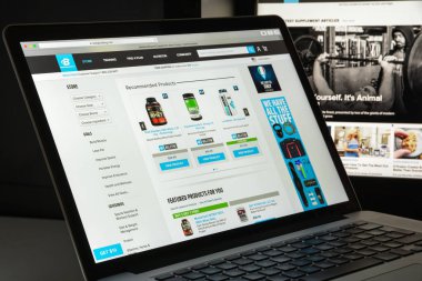 Milan, İtalya - 10 Ağustos 2017: Bodybuilding.com Web sitesi homepag