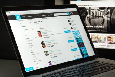 Milan, İtalya - 10 Ağustos 2017: Bodybuilding.com Web sitesi homepag