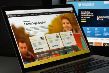 Milan, İtalya - 10 Ağustos 2017: Cambridge.org Web sitesi ana sayfa. 