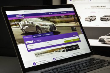 Milan, İtalya - 10 Ağustos 2017: Araba Web sitesi ana. Bu