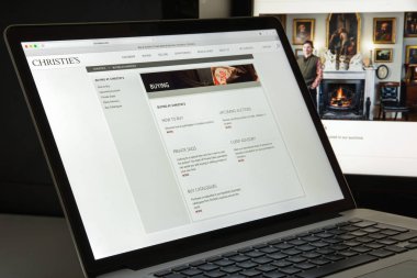Milan, İtalya - 10 Ağustos 2017: Christies.com Web sitesi ana sayfa. 