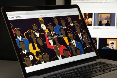 Milan, İtalya - 10 Ağustos 2017: Christies.com Web sitesi ana sayfa. 