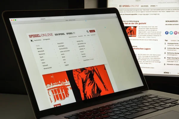Milán, Italia - 10 de agosto de 2017: Página web de Spiegel. es uno — Foto de Stock