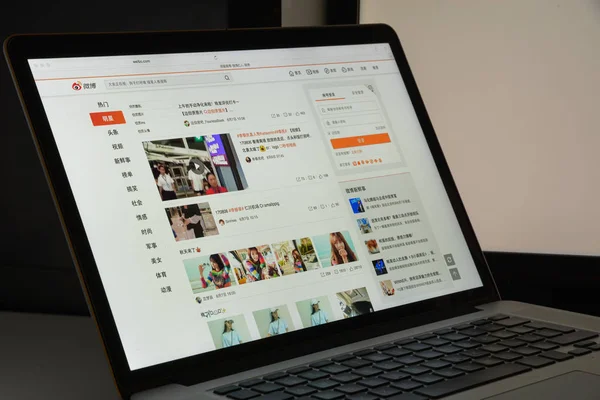 ミラノ, イタリア - 2017 年 8 月 10 日: Weibo のウェブサイトのホームページ。それは番目 — ストック写真