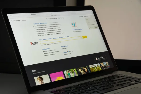 Milán, Itálie - 10 srpna 2017: Yandex webových stránkách. Je to — Stock fotografie