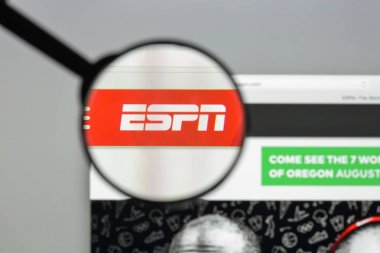 Milan, İtalya - 10 Ağustos 2017: Espn Web sitesi ana. Bu bir ABD merkezli küresel uydu ve kablo spor televizyon kanalıdır. ESPN logosu görünür.