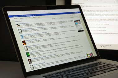 Milan, İtalya - 10 Ağustos 2017: Fanfiction Web sitesi. Fictio olduğunu