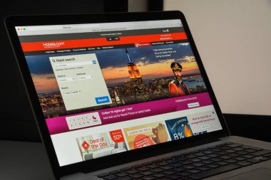 Milan, İtalya - 10 Ağustos 2017: Hotels.com Web sitesi ana. Bu 