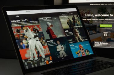 Milan, İtalya - 10 Ağustos 2017: YouTube web sitesi ana. Bu bir 