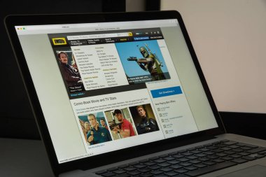 Milan, İtalya - 10 Ağustos 2017: Imbd Web sitesi ana. Bu bir 