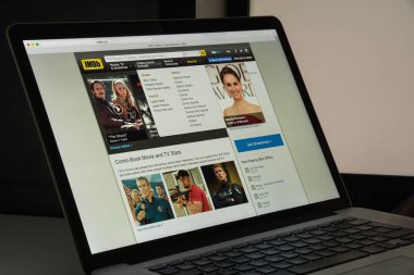 Milan, İtalya - 10 Ağustos 2017: Imbd Web sitesi ana. Bu bir 