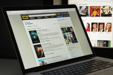 Milan, İtalya - 10 Ağustos 2017: Imbd Web sitesi ana. Bu bir 