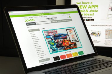Milan, İtalya - 10 Ağustos 2017: Joann.com Web sitesi ana. Joan
