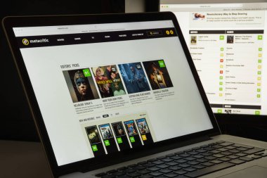 Milan, İtalya - 10 Ağustos 2017: Metacritic Web sitesi ana. Bu 