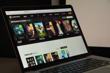 Milan, İtalya - 10 Ağustos 2017: Metacritic Web sitesi ana. Bu 