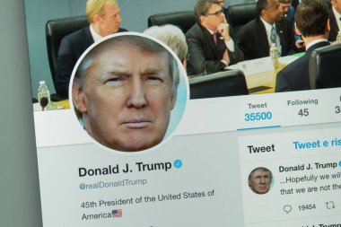 Milan, İtalya - 10 Ağustos 2017: Donald Thrump'ın twitter web sayfası.