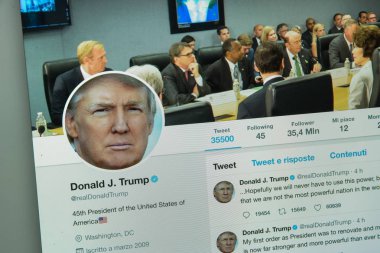 Milan, İtalya - 10 Ağustos 2017: Donald Thrump'ın twitter web sayfası.