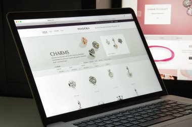 Milan, İtalya - 10 Ağustos 2017: Pandora Web sitesi ana. Bu 