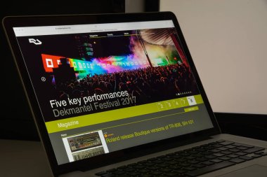 Milan, İtalya - 10 Ağustos 2017: İkamet Danışmanı Web sitesi homepag