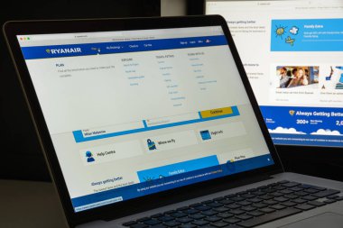 Milan, İtalya - 10 Ağustos 2017: Ryanair Web sitesi ana. Bu 
