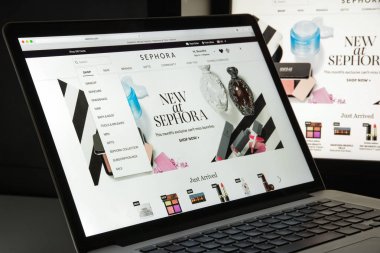 Milan, İtalya - 10 Ağustos 2017: Sephora Web sitesi ana. Bu 