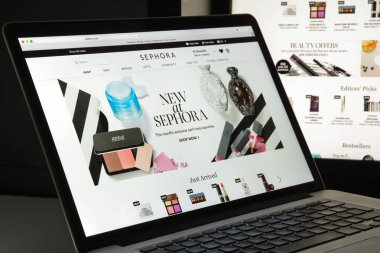 Milan, İtalya - 10 Ağustos 2017: Sephora Web sitesi ana. Bu 