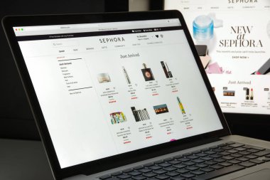 Milan, İtalya - 10 Ağustos 2017: Sephora Web sitesi ana. Bu 