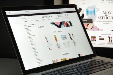 Milan, İtalya - 10 Ağustos 2017: Sephora Web sitesi ana. Bu 