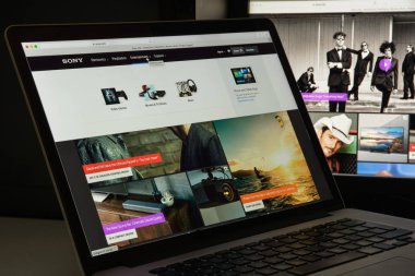 Milan, İtalya - 10 Ağustos 2017: Sony Web sitesi ana. Bir J olduğunu