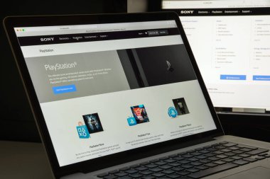 Milan, İtalya - 10 Ağustos 2017: Sony Web sitesi ana. Bir J olduğunu