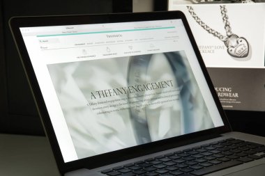Milan, İtalya - 10 Ağustos 2017: Tiffany Web sitesi ana. Bu 
