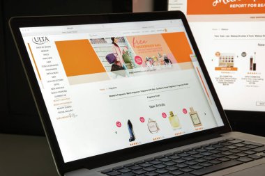 Milan, İtalya - 10 Ağustos 2017: Ulta.com Web sitesi ana. Bu Amerika Birleşik Devletleri'nde güzellik mağazalar zinciri var. Ulta logosu görünür.