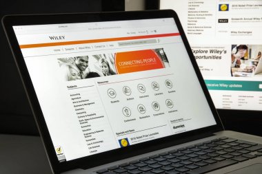 Milan, İtalya - 10 Ağustos 2017: Wiley.com Web sitesi ana. Onto Wiley logosu görünür uzmanları ve tüketiciler ürünlerini pazarlar ve akademik yayıncılıkta uzmanlaşmış küresel bir yayıncılık şirketi.