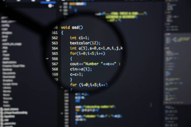 Ekran geliştirmek gerçek c / c ++ kodu. Programlama iş akışı abstrac