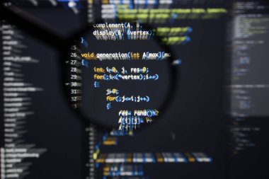 Ekran geliştirmek gerçek c / c ++ kodu. Programlama iş akışı abstrac