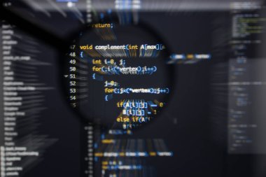 Ekran geliştirmek gerçek c / c ++ kodu. Programlama iş akışı abstrac