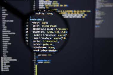 Gerçek css kodu gelişmekte olan ekran. Programlama iş akışı soyut al