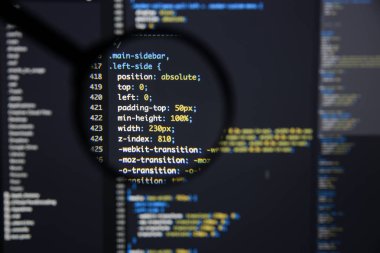 Gerçek css kodu gelişmekte olan ekran. Programlama iş akışı soyut al